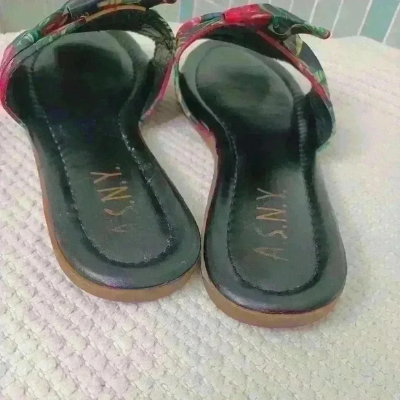 A.S.N.Y. Tropical Floral Slip On Slides Flat Sandals - Picture 9 of 10